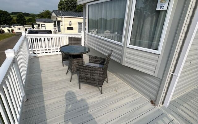 Caravansleeps4-beachfront-garden-patio