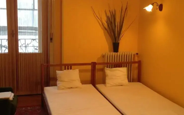 Károly Hostel