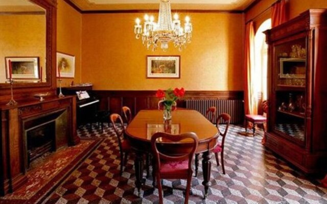 Chambres dHotes Au Château