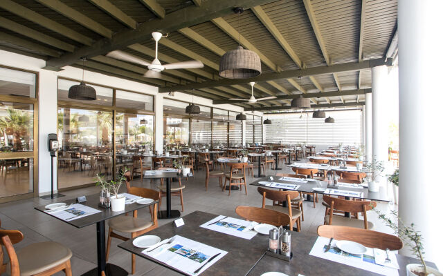 Crystal Springs Beach Hotel