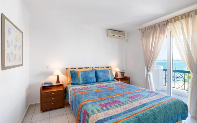 Beachfront Modern Apartment