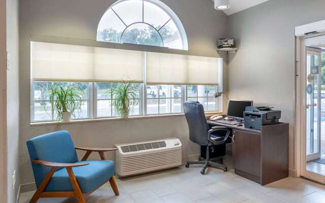 Microtel Inn & Suites by Wyndham Brooksville