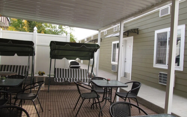 Western Motel Lovell