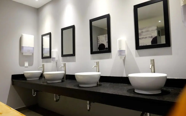 izZzleep Aeropuerto Terminal 2