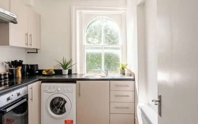 London Oasis Retreat - 2 Bedroom Apartment