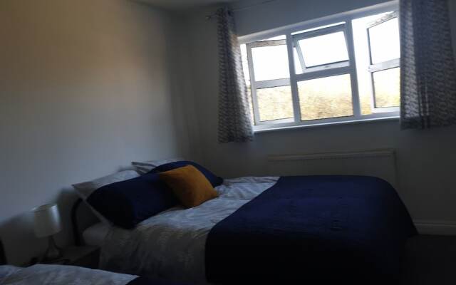 3 Bed House With Parking in Lighthorne Heath