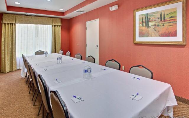 Holiday Inn Express & Suites Corona by IHG