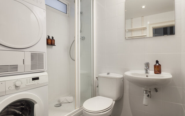 Sol in Barcelona with 2 bedrooms and 2 bathrooms