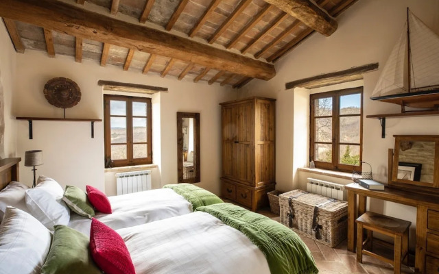 Umbrian Villa Retreat in Pietralunga With a Pool