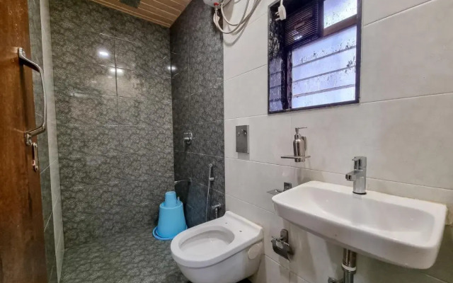 Hotel Empire - Near International Airport