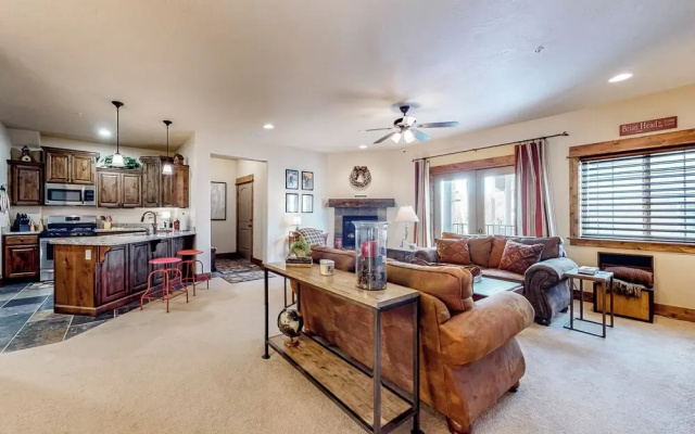 3BR w/ Balcony, Central AC & Deck