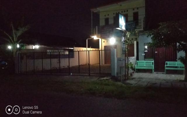 Rumah Singgah Peziarah Ganjuran by ZUZU