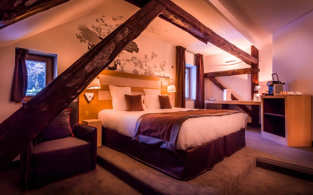Le Grand Aigle, Friendly Hotel