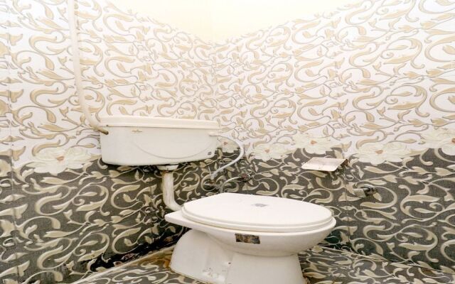 Oyo 39626 Rj Royal Guest House