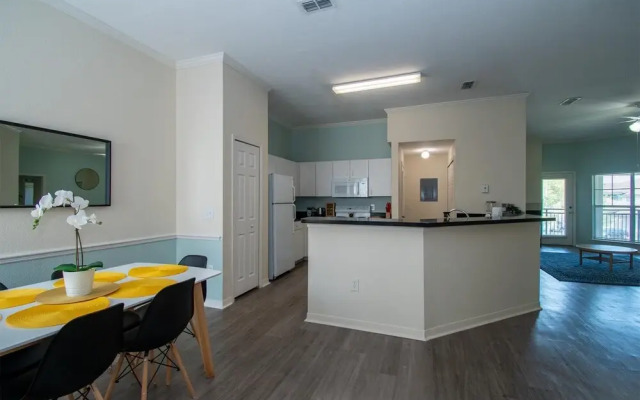 Delightful, Refurbished Apt! Everything you need!