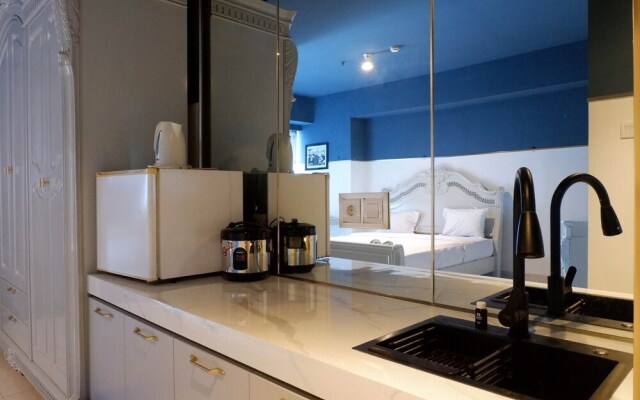 Luxurious Studio Apartment At La Riz Supermall Mansion