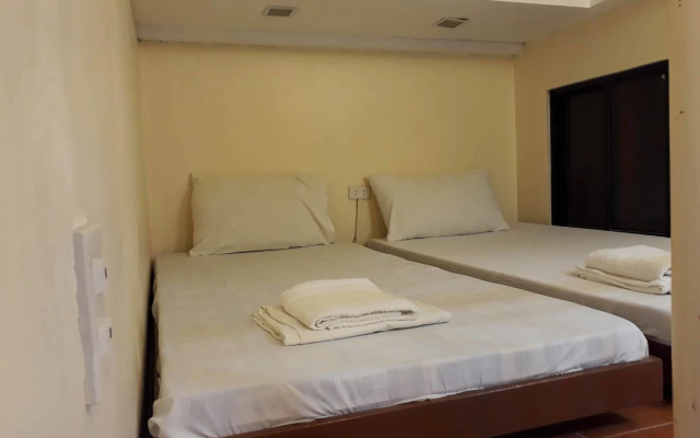 Rovic's Tourist Hotel