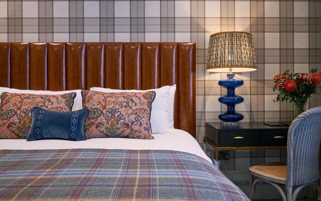 Tophams Hotel