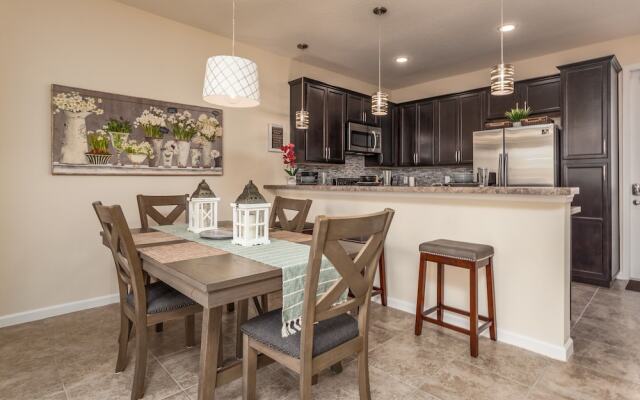 Holly Village-RU1070