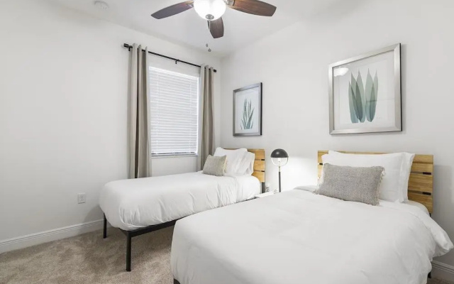 Kasa Davie Apartments