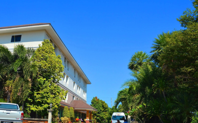 Silver Gold Garden Suvarnabhumi Airport Hotel