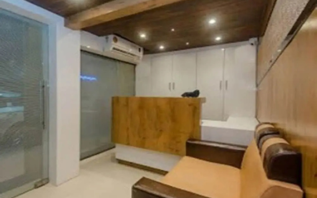 Hotel Sai Suites - Near Dadar Station