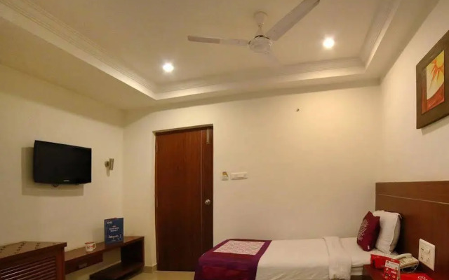 OYO Rooms Mahanadu Road Extension
