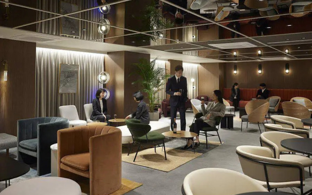The Connoisseur Residence Hotel