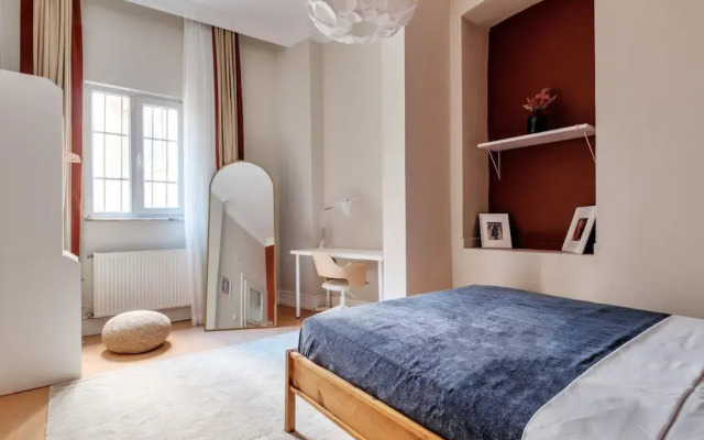 Chic Modern Flat w Balcony 5 min to Taksim