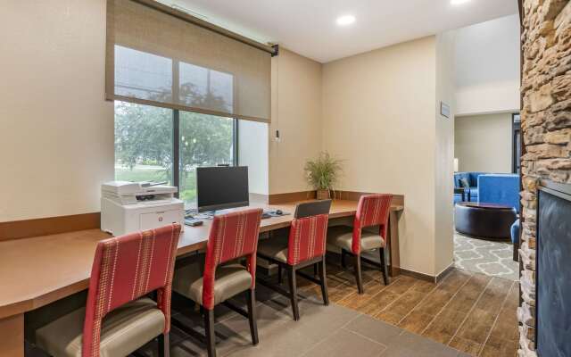 Comfort Suites East Lincoln - Mall Area