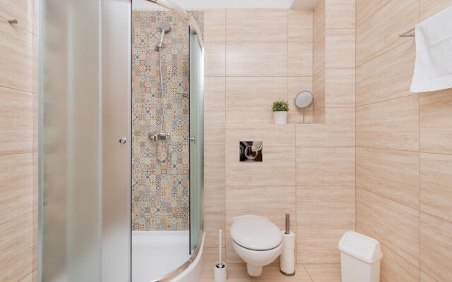 Willa 4 Pory Roku Apartment by Renters