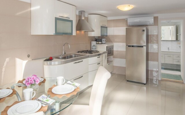 Nice Apartment in Ravni With Wifi and 2 Bedrooms