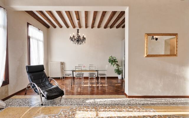 Rialto Bridge Romantic House