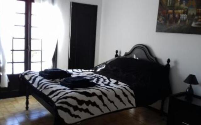 ''Mi casa, su casa'' Guest House & Coffee House