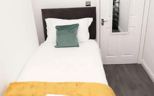 Near Transport - Parking - Wifi - Sleeps 3