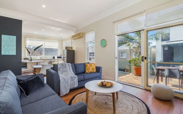 Manly beach apartment footsteps to the sand