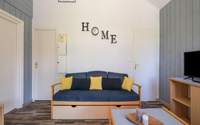 Snug Holiday Home in Signy le Petit with Private Terrace