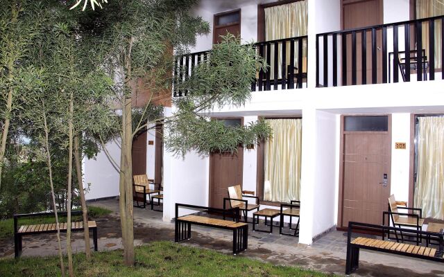 FabHotel Tranquil Heights