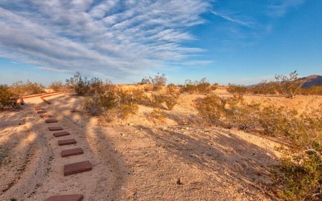 Chuck's Cabin in a Joshua Tree Community