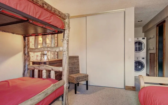 Nice Update Condo - Great Access to Superbee Lift in East Village - AN302 by RedAwning
