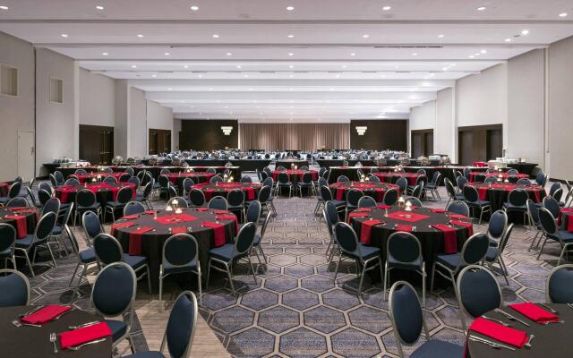 Sheraton Norfolk Waterside Hotel