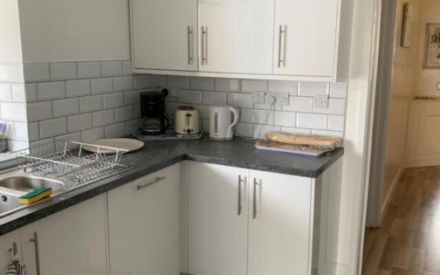 Fantastic home Bournemouth with Jacuzzi Garden parking
