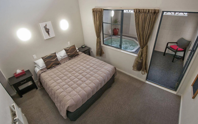 Sport of Kings Motel
