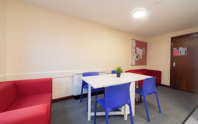 JOIVY Inviting flat near Edinburgh Castle - Adults Only