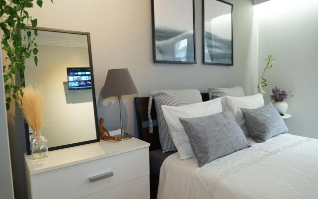 Modern studio apartment very close to city centre