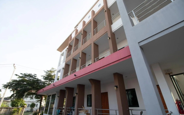 Somsamai Style Apartment