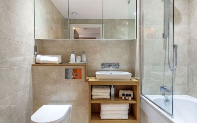 Canary Gateway, Canary Wharf