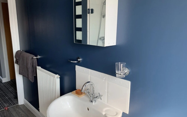 Toothbrush Apartments - 2 Bed 1 Bath Apt