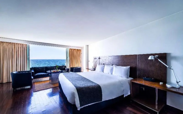 Radisson Acqua Hotel and Spa Concon