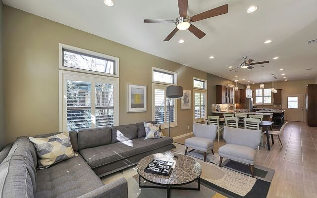 Stylish 3BR in Austin by RedAwning